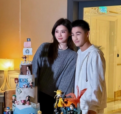 奚梦瑶能在赌王家族里站稳脚，全凭她会察言观色，只要是她婆婆不喜欢的人，哪怕曾经跟