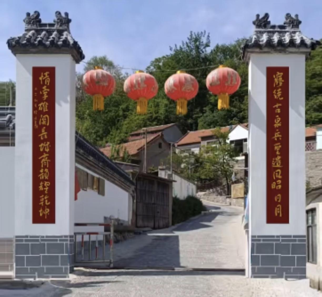 看看这副对联，就能知道这是什么村。你知道吗？