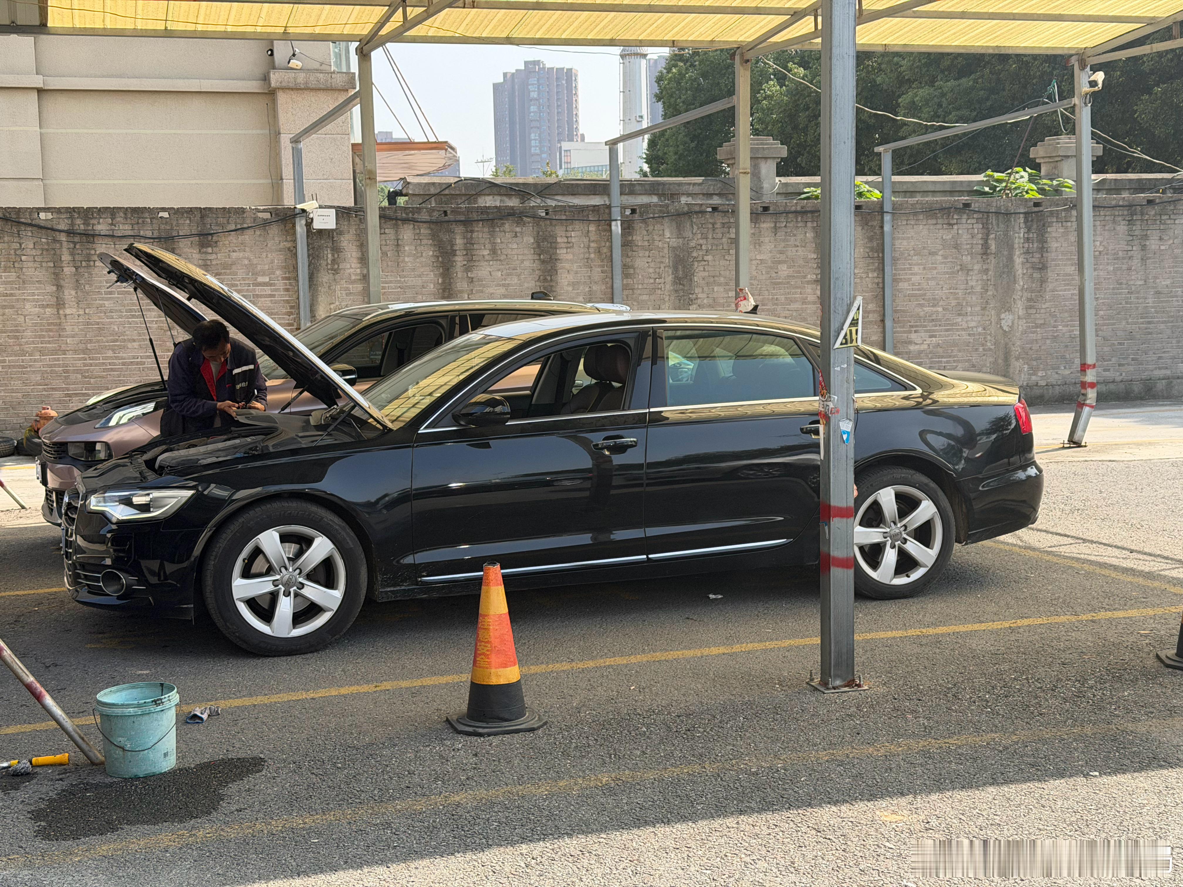 帮我三大爷年审一下…这车也13岁了记得那年我14岁，棕色内饰我第一次见，折叠屏一