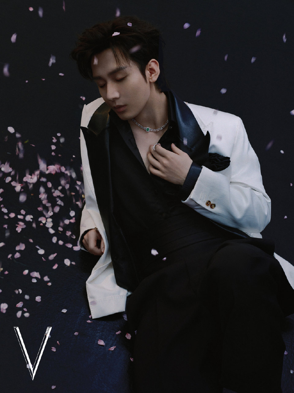 成毅你蛊惑我！这个姿势，这个表情，这个氛围！