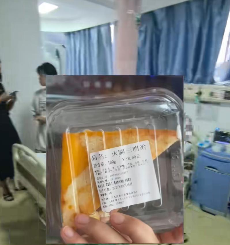 9月16日，贵州遵义市习水县的李女士在县城的“麦可美加乐”蛋糕连锁店，买了两块三