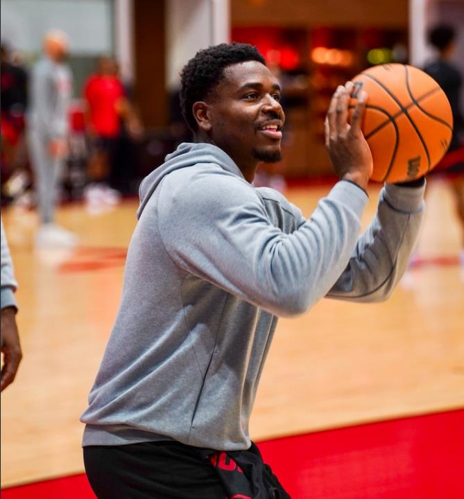 火箭对阵魔术队，火箭队本场比赛的变化主要体现在第二阵容，31岁的内线中锋卡佩拉本