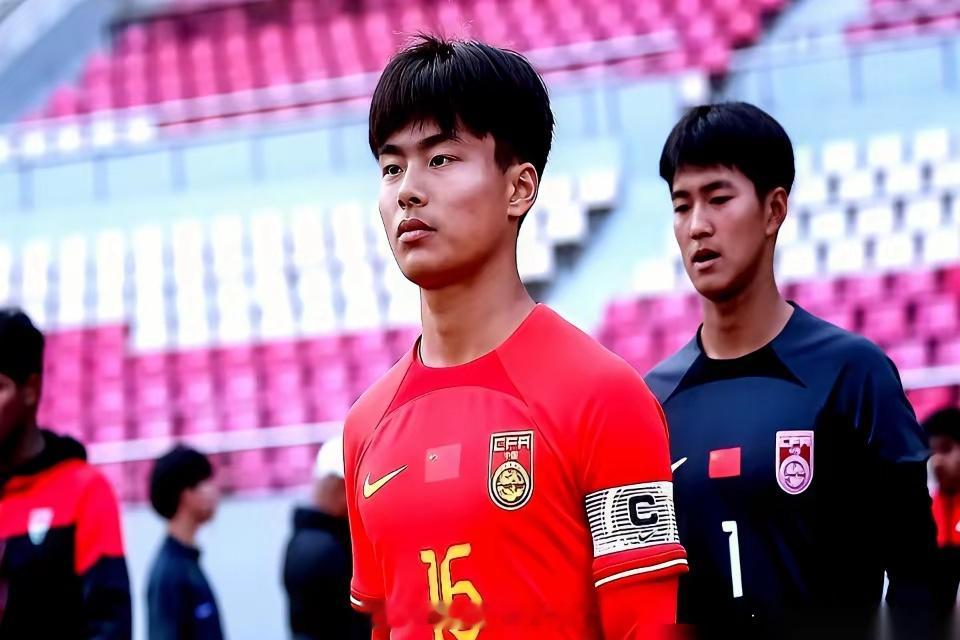 恒大足校倾注百万心血，十年磨一剑，国少队前锋杨黔东刚满18岁就急着要“自由身”。