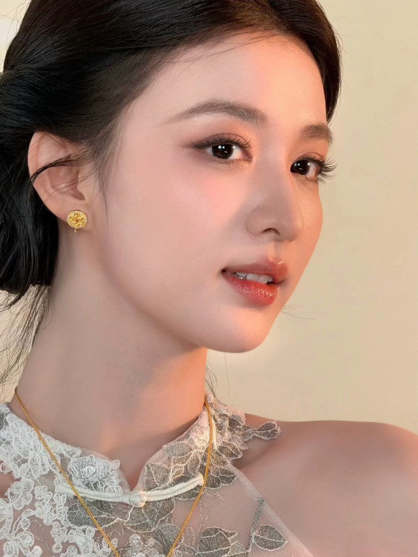 好曼妙的身材好权威的脸蛋好温婉的旗袍美人，小船以后多多穿旗袍好吗🥲​