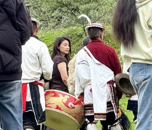 九寨沟偶遇郭晶晶，才懂霍震霆当年那句“下嫁”多厉害，她的通透远比冠军头衔更值钱