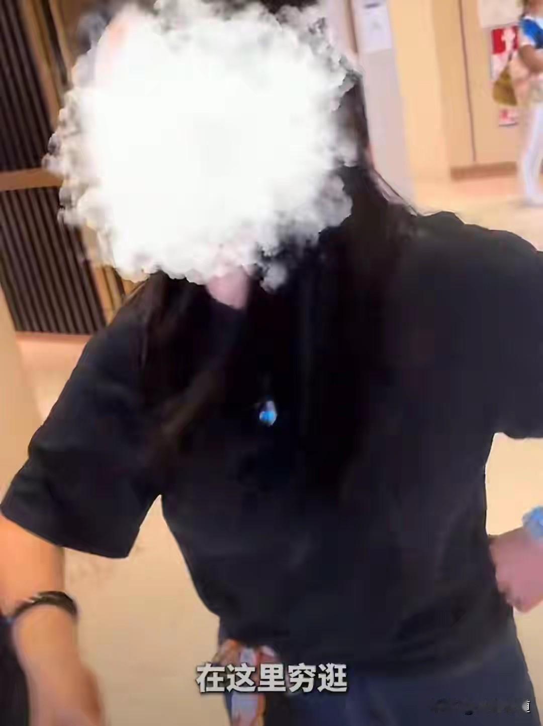 如此狗眼看人低的店员！广东深圳，K11购物中心一名工作人员当众讥讽进店顾客，声称