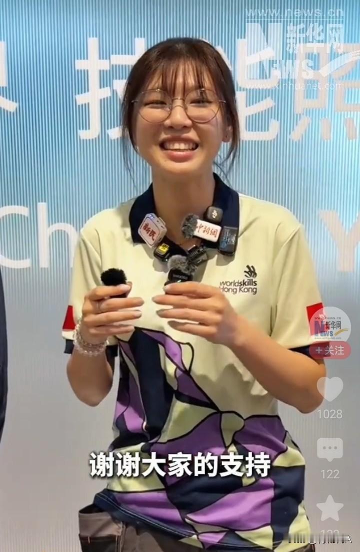 贴瓷砖，大老爷们专属活计，居然女生也能做，而且贴得不差厘分。21岁的香港女生