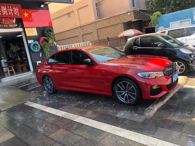 无论任何人或物首先选择自己喜欢的20年的宝马3系，想要红色，找了很长时间，都