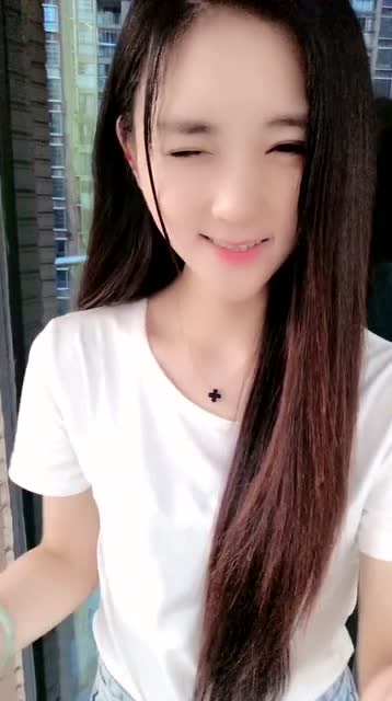 笑话：一位女同事失恋了，她醉酒之后竟然群发了一条消息：“也不论感情了，谁给五十万