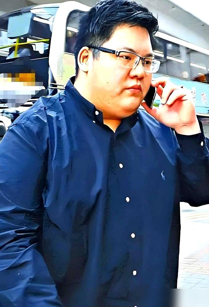 200亿家产全给儿媳郭碧婷，向华强这招“大义灭亲”，把亲儿子向佑彻底踢出了局！