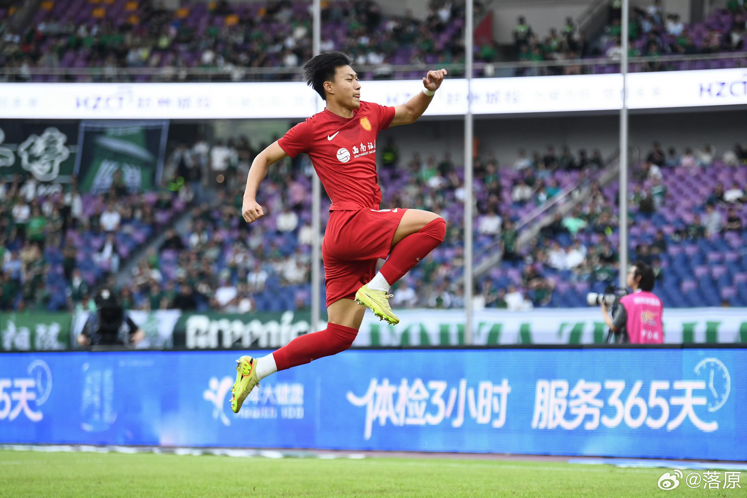 中超联赛来自山西大同的20岁前锋杜月徵在重庆铜梁龙收获中超处子球，认真提问，山