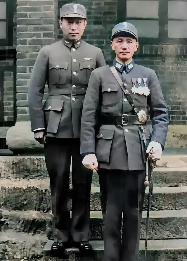 蒋介石的官邸，规矩有多严？门口站岗的警卫，三步一岗五步一哨。任何人来了，都得先通