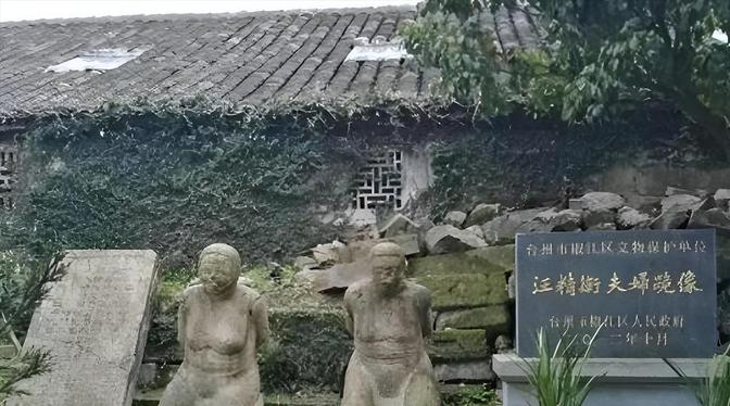 2005年，汪精卫的儿子回国祭拜，令人尴尬的是，来到了中山陵附近，他看到的是父母