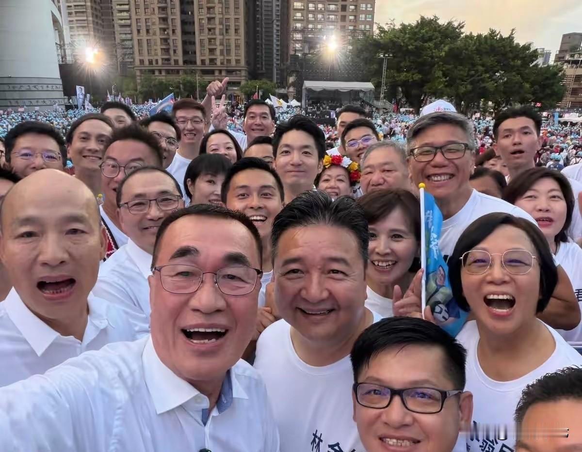 李四川的造势活动大获成功。在国民党主席郑丽文、民众党主席黄国昌、国民党籍立院龙头