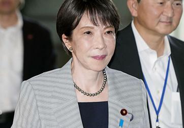 离谱！日本首相被骂到焦头烂额，居然掏出《论语》当挡箭牌高市早苗最近是真的慌神，