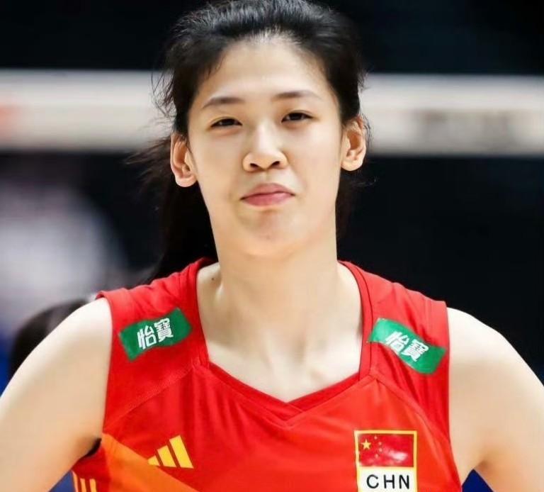 李盈莹没去抱埃格努的大腿。她选了更狠的路。她拒绝了米兰的邀请，转头扎进了