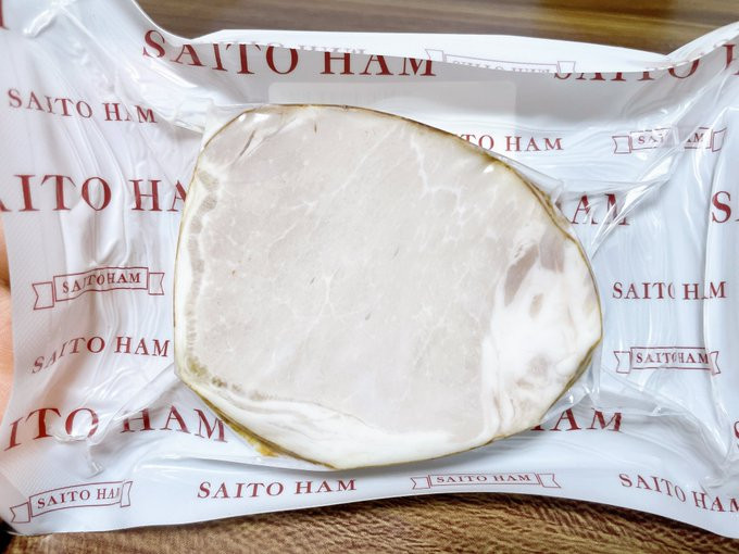 普通人可能会选择右边。为什么呢？答案是“看起来很漂亮”。但这个判断或许应该重新考