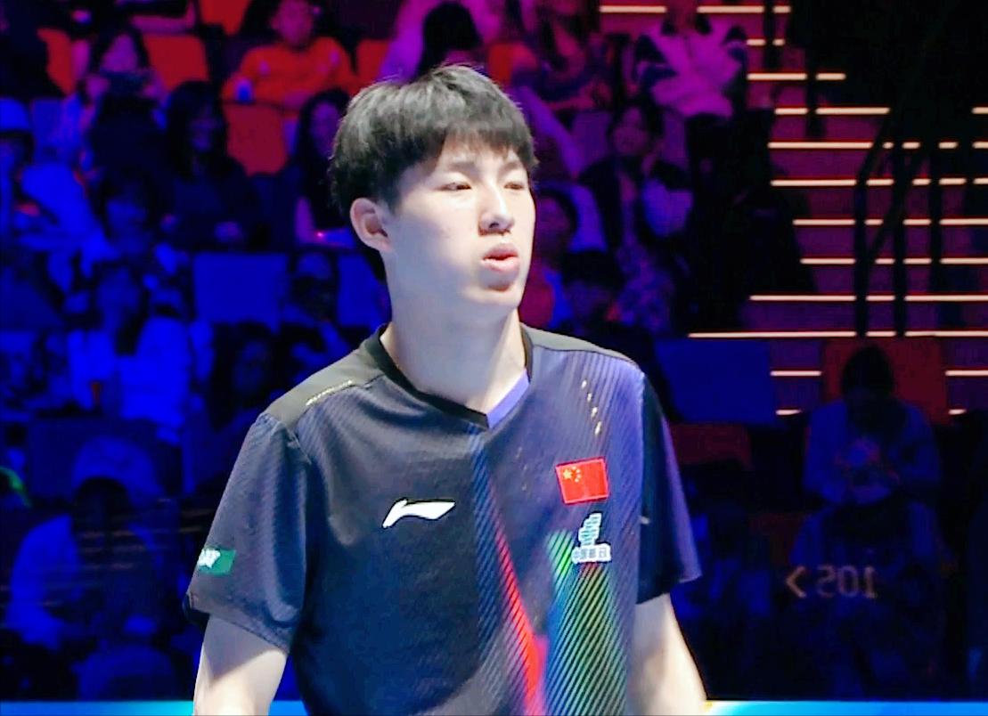 坏了！温瑞博情绪有些失控了！开局反手拧拉，正手抢攻，接发球也不错，把温