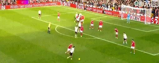 全场被压着打，最后读秒偷走3分，这球赢的脸都不要了。诺丁汉森林上半场把利物