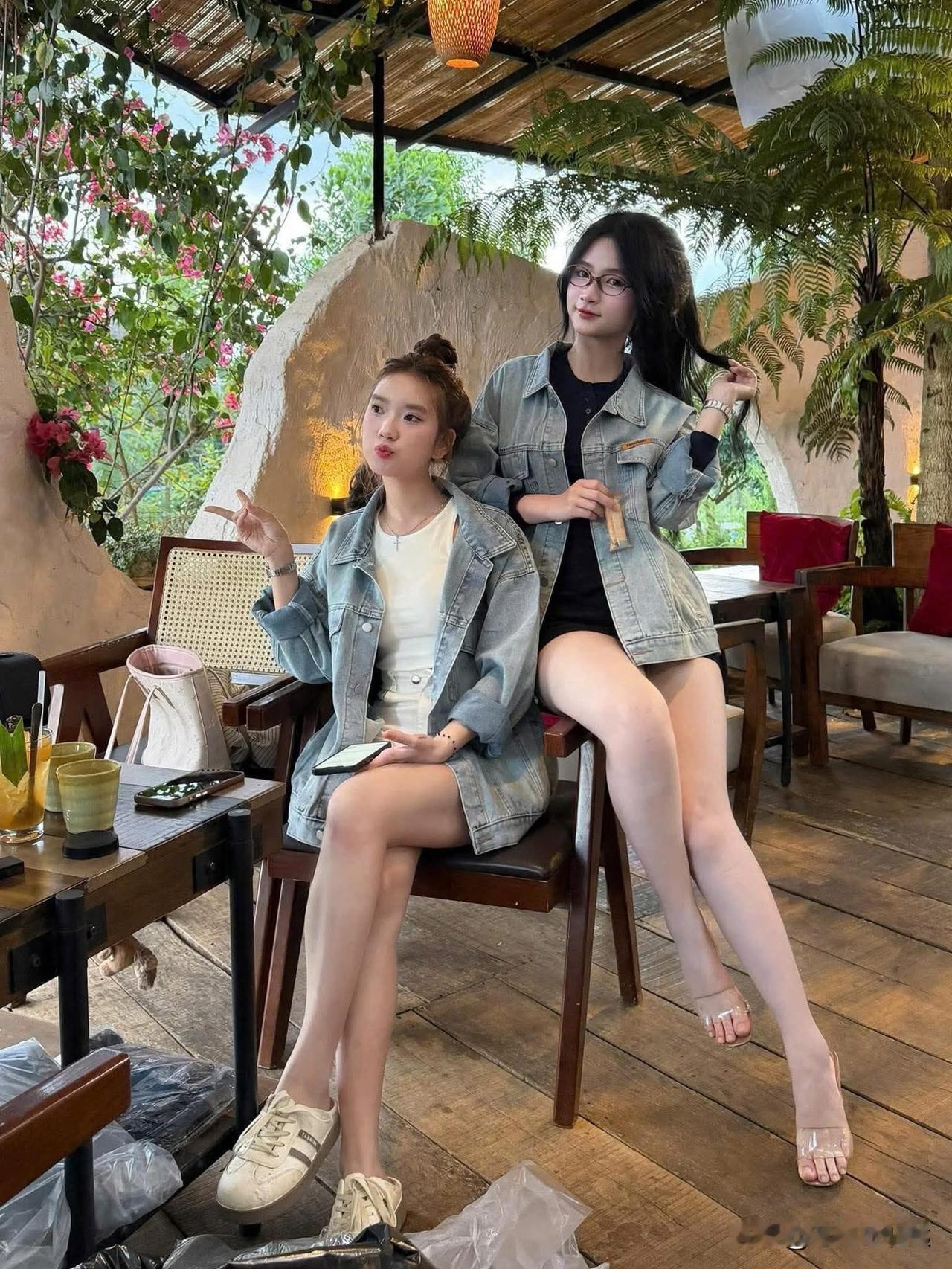 包养越南女孩已不再是新鲜事。公司新来了两名实习生，分别出生于05年和06年。