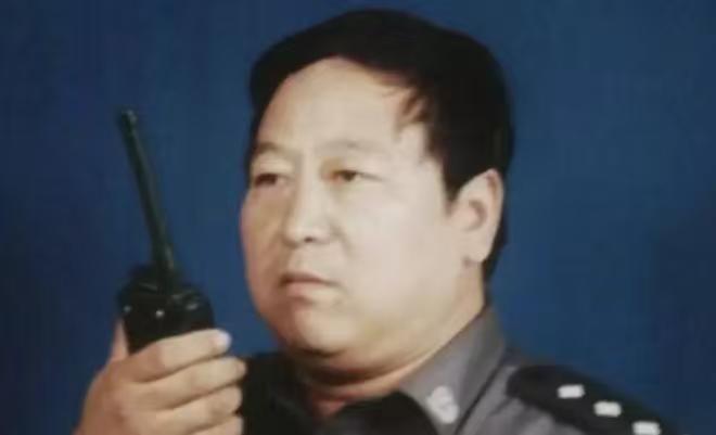 聂树斌案改判无罪了。可你知道吗，替这个冤案翻案的警官郑成月，最后连治病的钱都拿