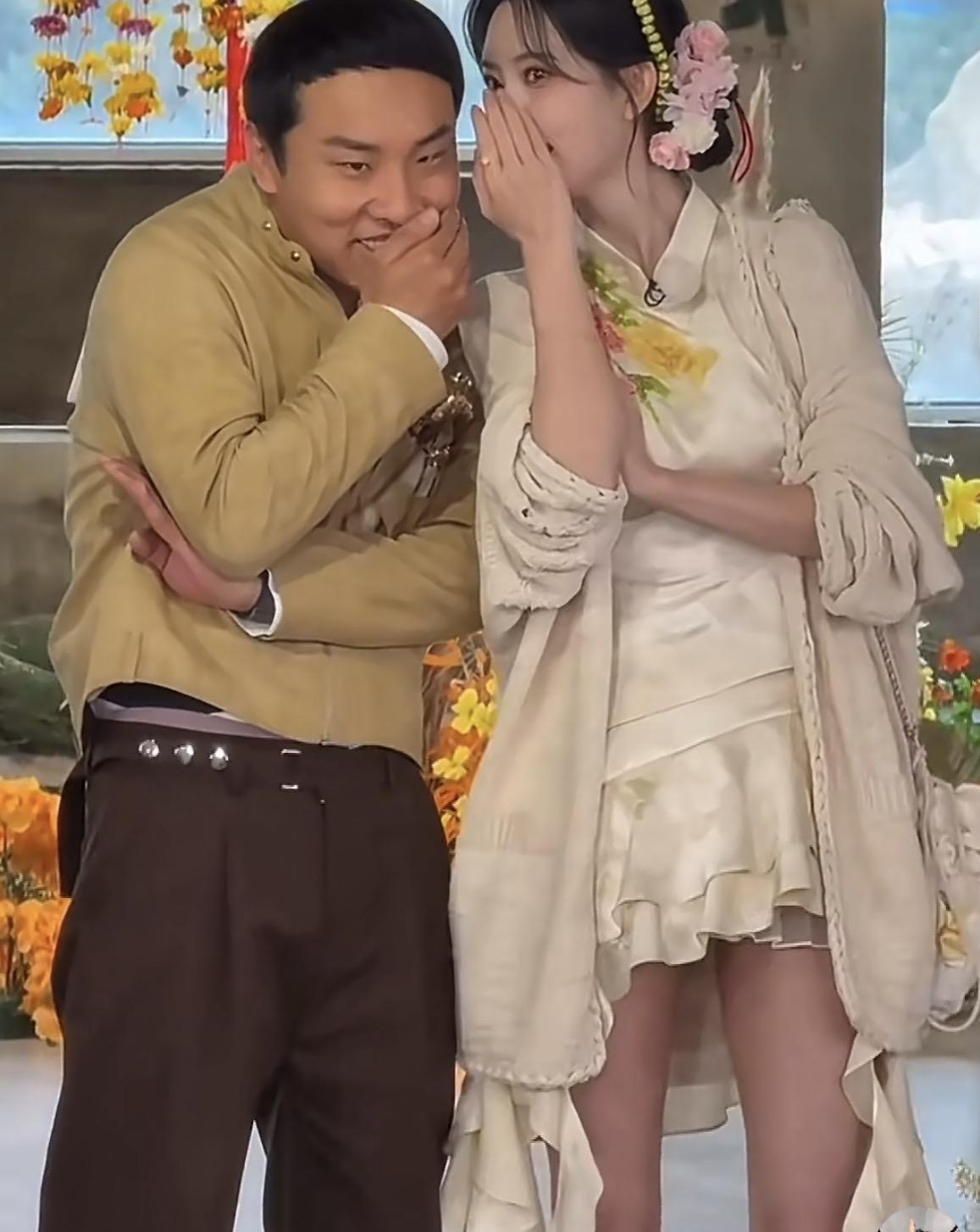 孟子义：志胜，我跟你说，昨天我在休息室门口，亲眼看见那谁谁谁……徐志胜：哎哟