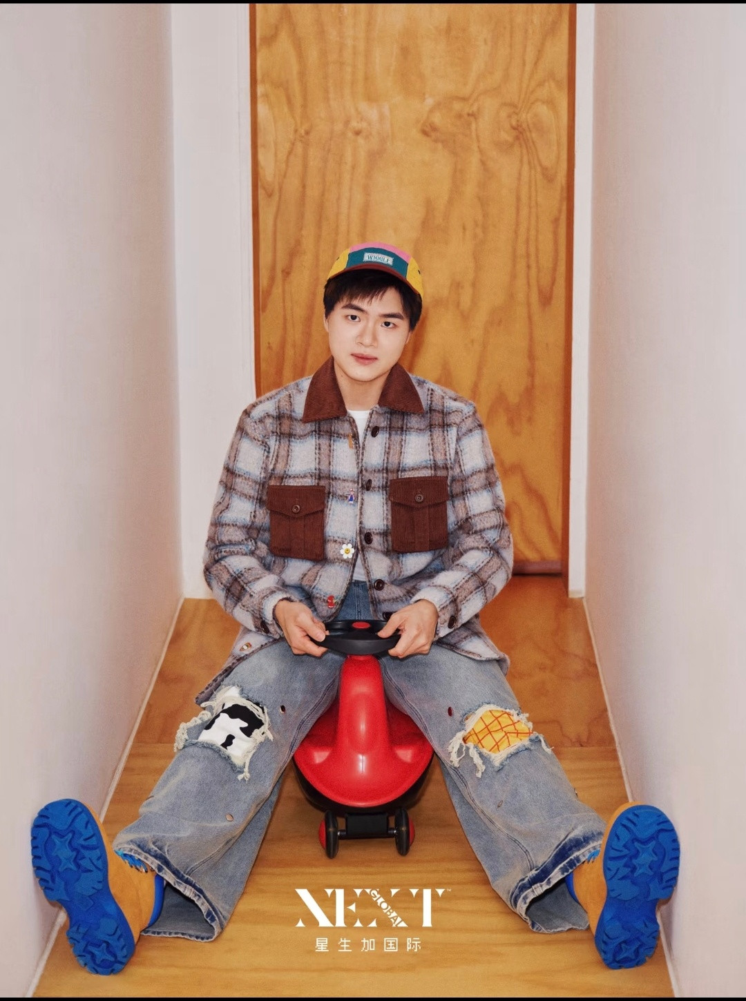 未成年→男大→毕业答辩的师兄→居家人妻→模特梁伟铿