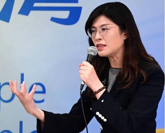 不得不说，郑丽文这一手真是太狠了！国民党主席郑丽文突然祭出了一招绝杀，直接启用了