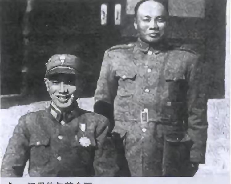 1947年5月，南京总统府，汤恩伯进门敬礼，蒋介石爆怒：“跪下！”汤恩伯当众跪在