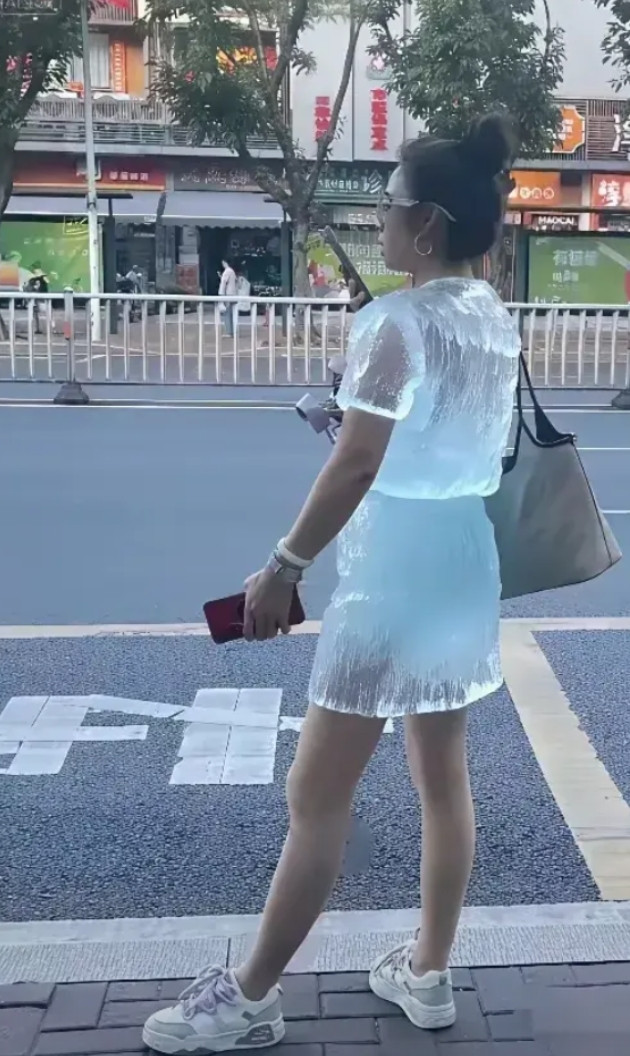 穿这个一定凉快