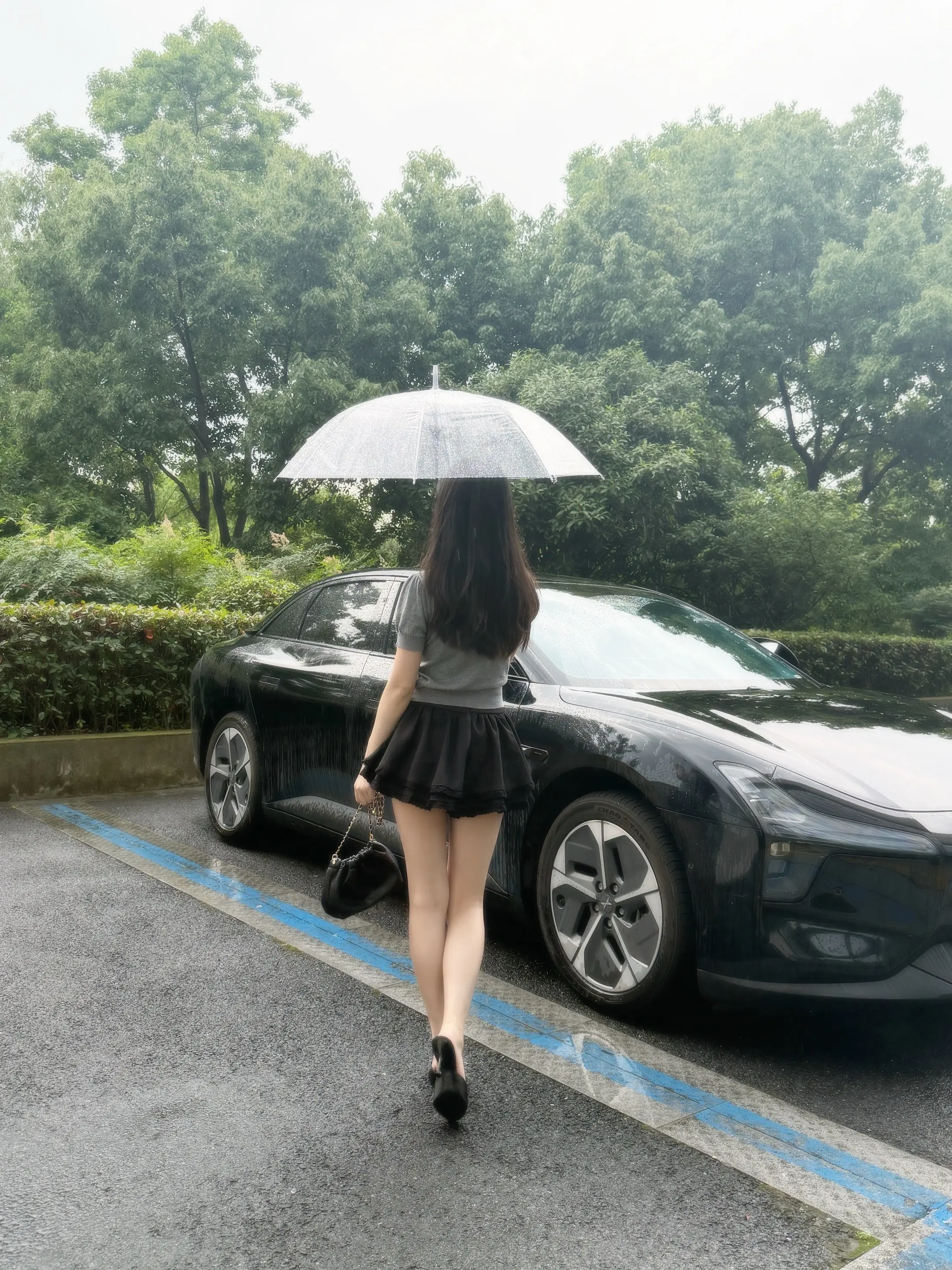 她不属于你的每一刻都很迷人