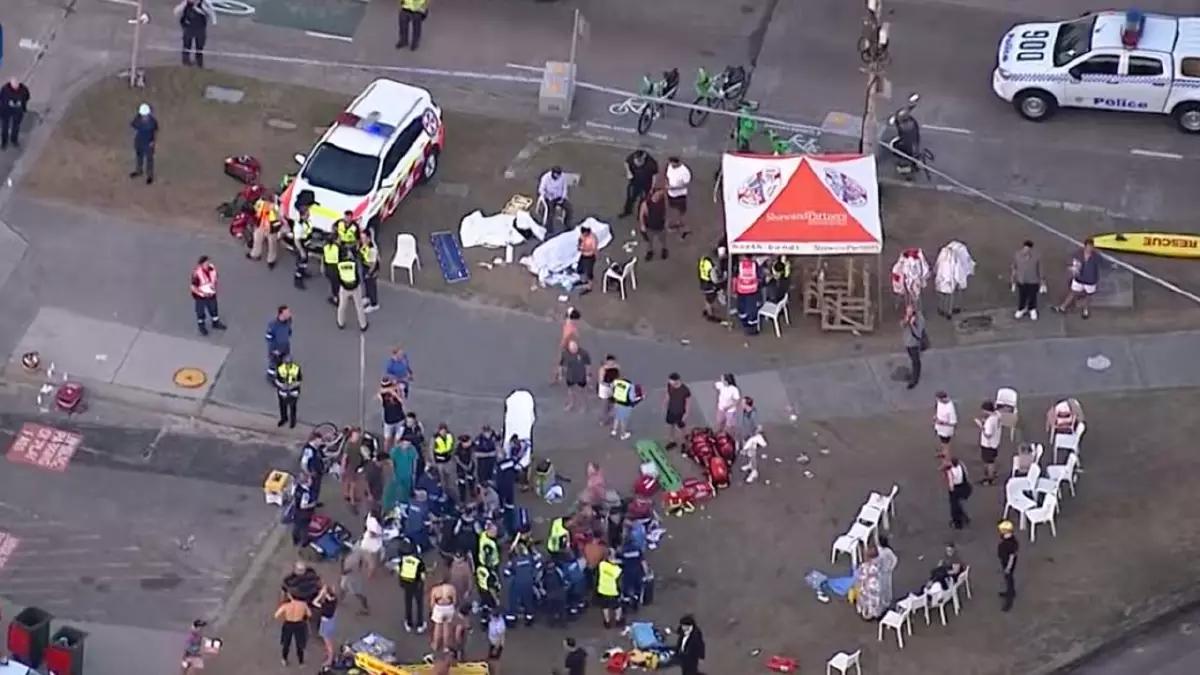 澳大利亚邦迪海滩枪击事件已导致10人遇难，值得注意的是，当地警方马上发布通告，呼