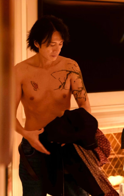 黄子华的身材跟发型真是绝绝子，这个年纪身材真好，肯定非常自律。