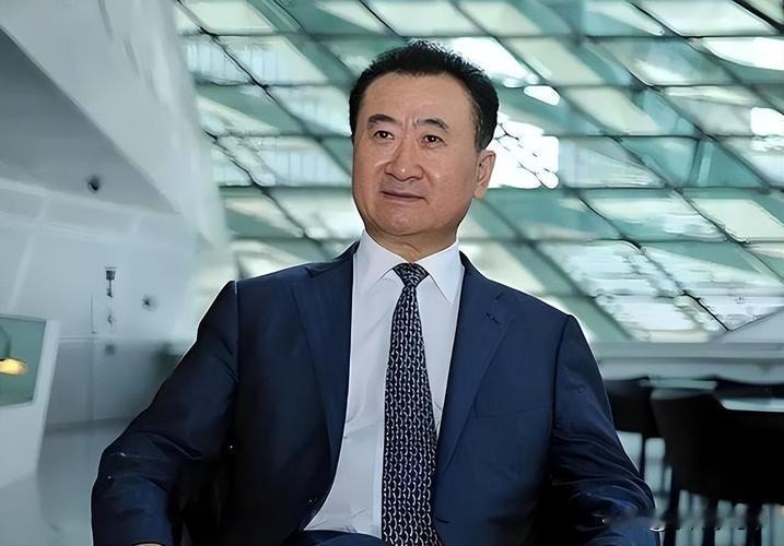 这下王健林万万没想到，儿子王思聪还没接手万达，万达就快败光了。前段时间有网友拍到