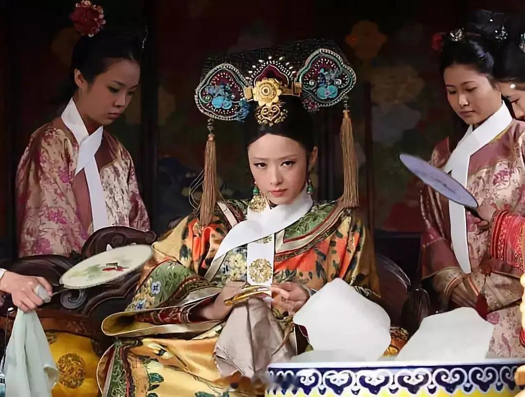 说实话，真正的现象级爆剧根本不用看数据只看这部剧带火了多少配角就够了《甄嬛传》不