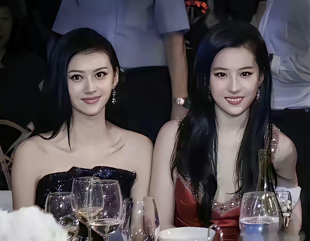 周星驰说，美女是对比出来的，景甜与刘亦菲、张柏芝的合照，明显还是景甜胜出​