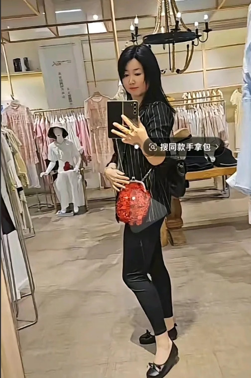 上海鼻涕姐现在等同于社会性死亡了！店主女儿发声，全网看到无遮挡高清正脸不说，同事