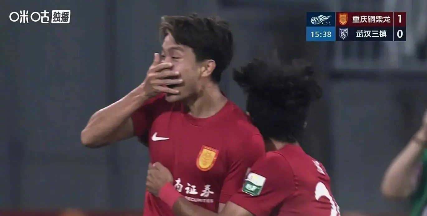 这回骂人算是治住了…捂着嘴，就不怕回放了中超联赛