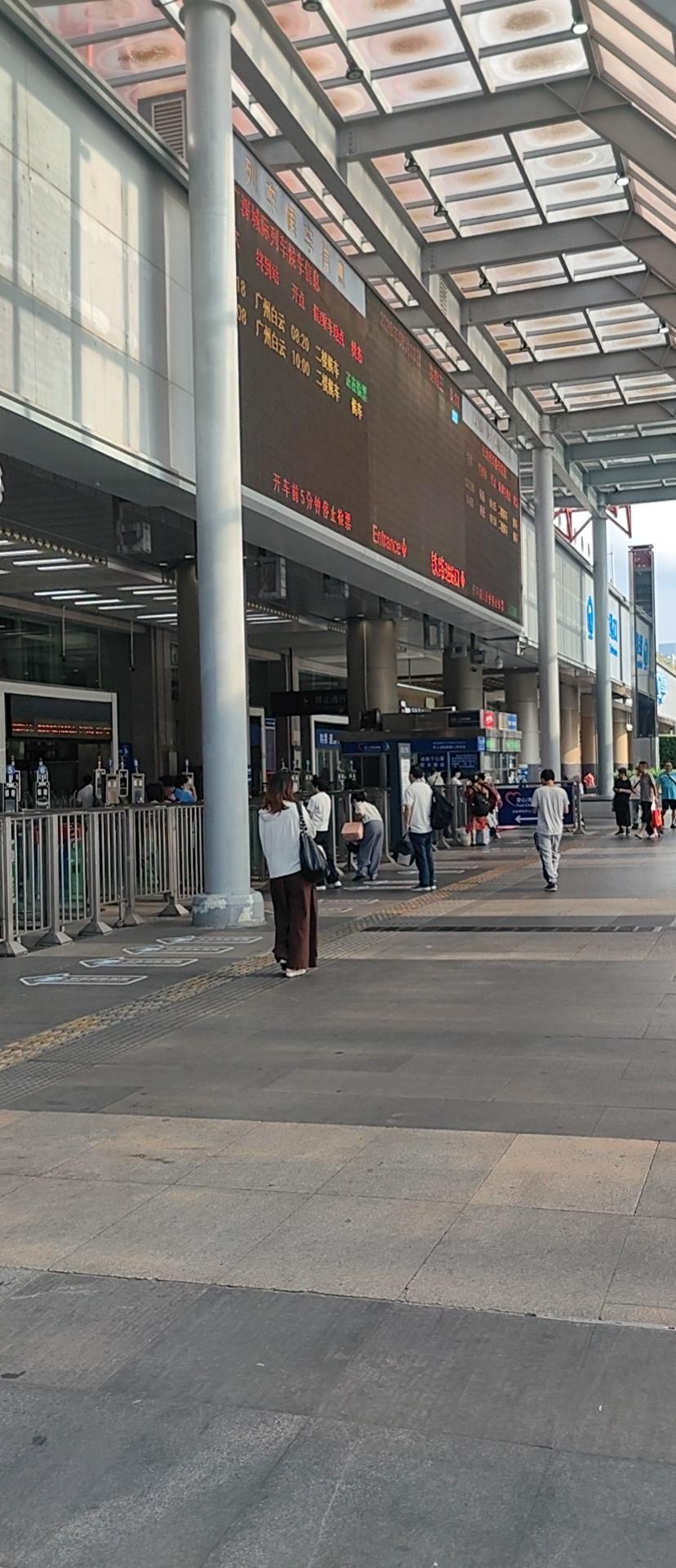 你有没有听过一些"暴富"的故事？三年净赚2000万，五年身家过亿。你第一反应是：
