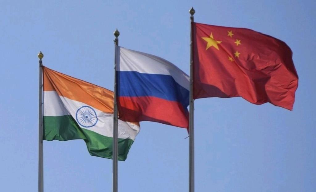 美国这一次估计要被印度刺激大了！9月1日，印度斯坦时报以巨大篇幅报道中印及印俄领