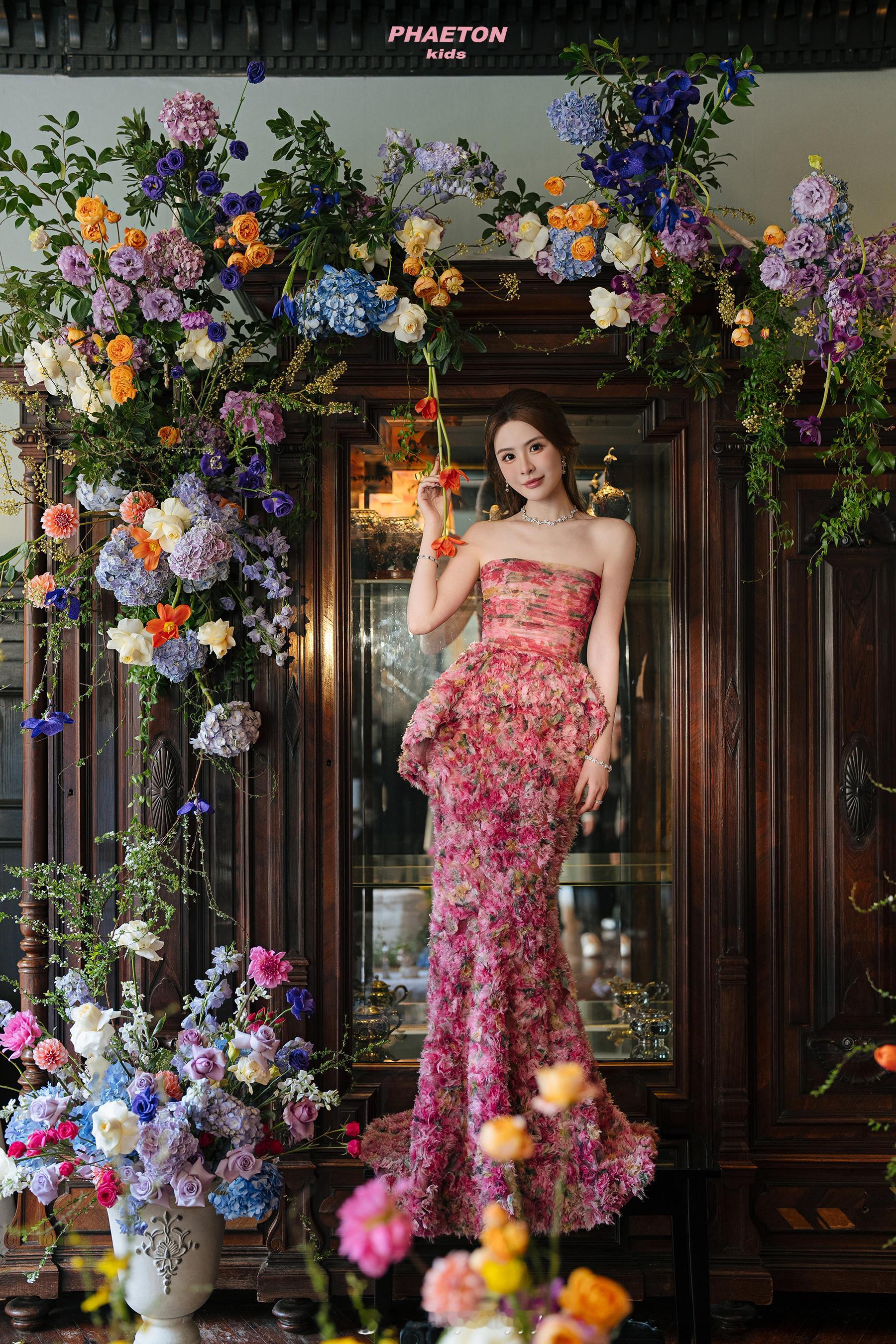 筹备很久的百日宴💐从花艺到插画到蛋糕到背景布到座位卡所有的一切全是我的