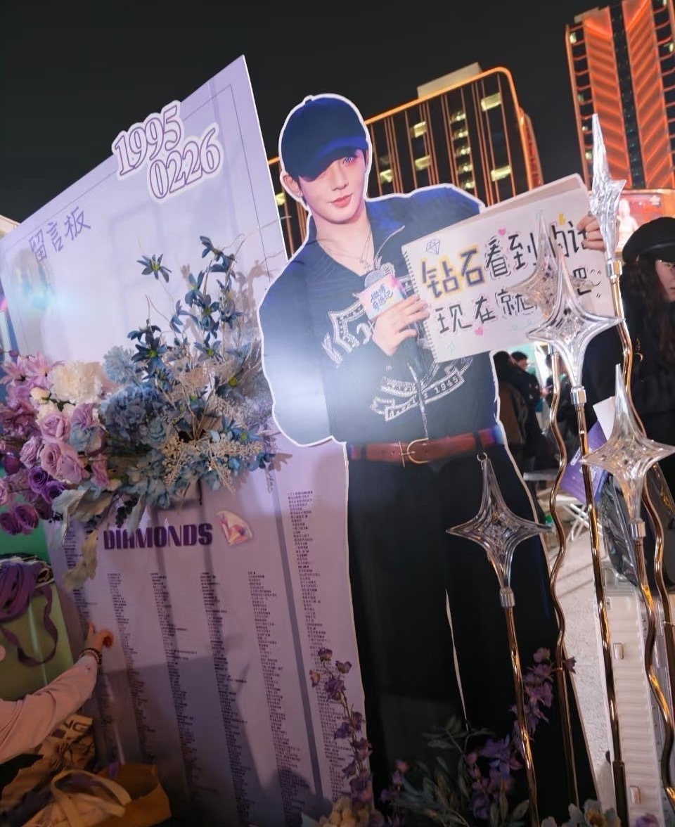 尖叫之夜出图钻石姐姐的应援堪称地表最强了吧！期待邓为尖叫之夜必将闪耀澳门