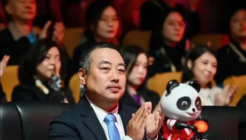 刘国梁，越来越让人看不懂了。他曾说：主力位置是靠自己打出来的，而不是让出来的。他