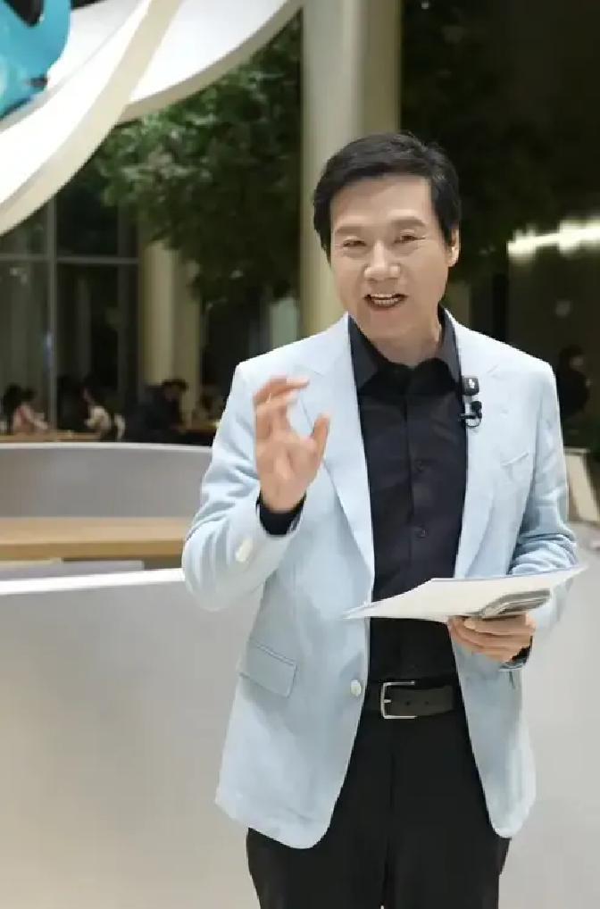 2026年2月12日晚，小米汽车官宣，第一代SU7正式停产后，车主们最担心的维修保养问题不用慌。