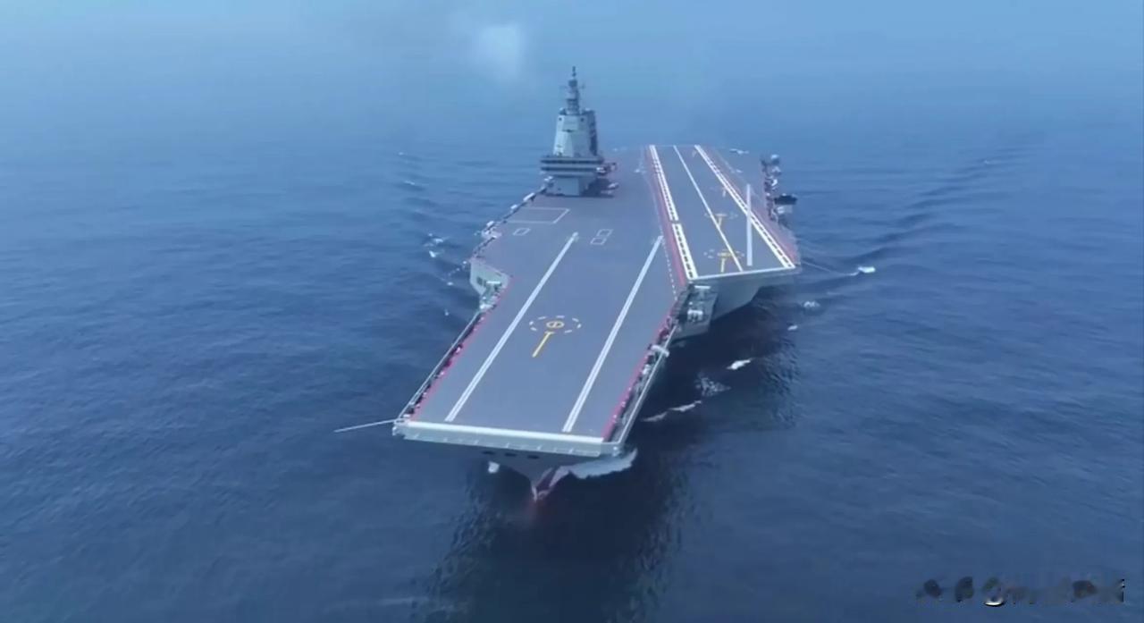 福建舰“0帧急停”惊艳全网：中国电磁弹射，让美军蒸汽弹射老路彻底失色福建舰