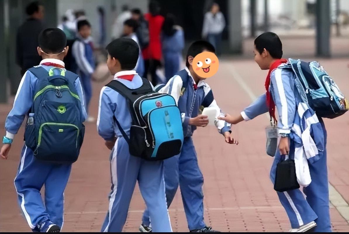 动不动就“连坐”罚全班的老师很让人无语我是家长，最反感老师因为几个孩子捣乱，就