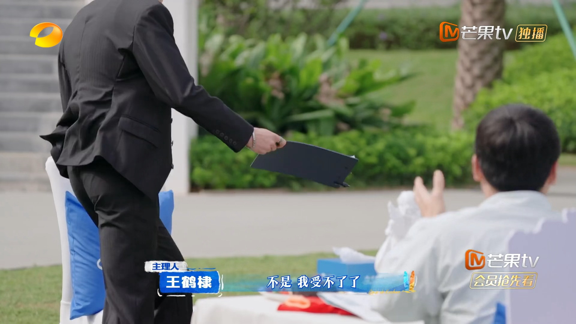 在屁屁即将面向我的最后一刻他切镜头了