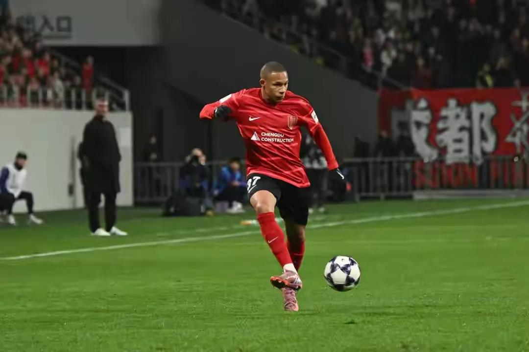 即插即用的席尔瓦，成都蓉城捡到的一块宝上个赛季，席尔瓦在青岛海牛，那是绝对的