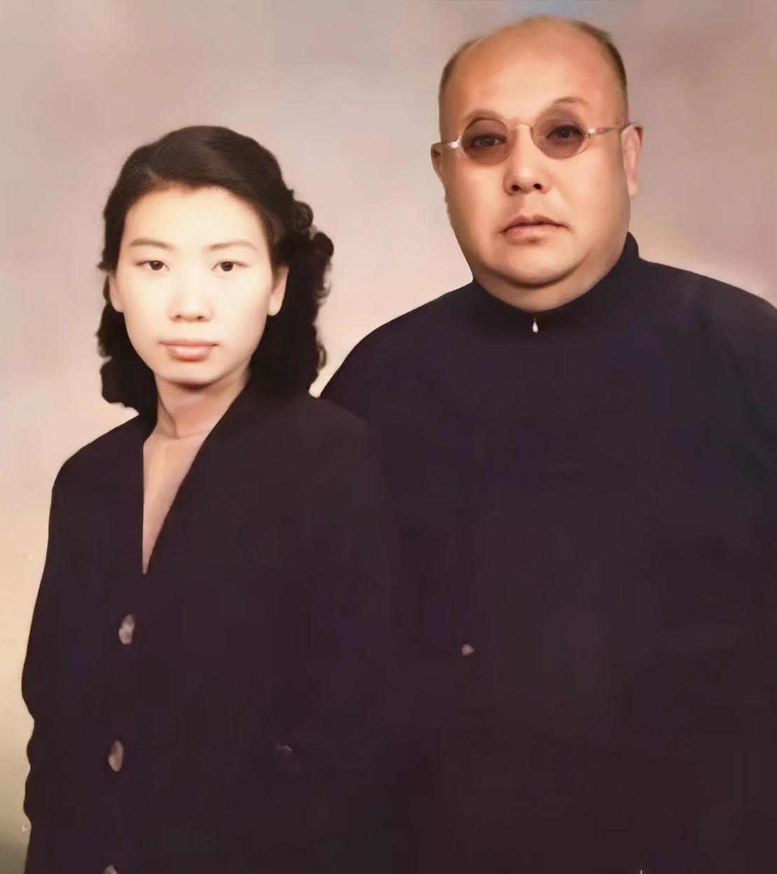 马鸿逵在美国的留影，这一张照片拍摄于1956年，地点在美国纽约，图中是马鸿逵与他