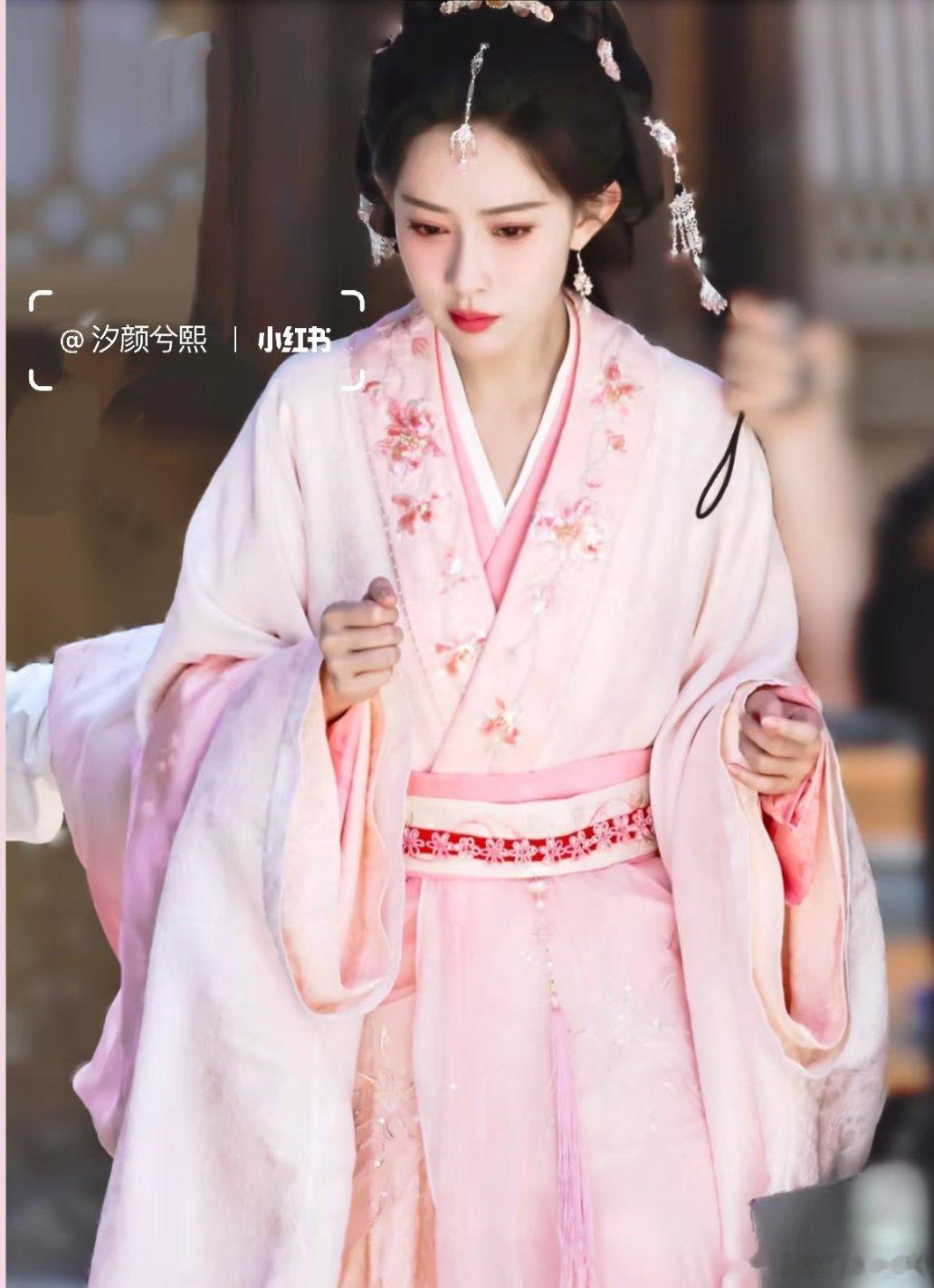 李一桐明明比孟子义更美，为什么🔥不起来？